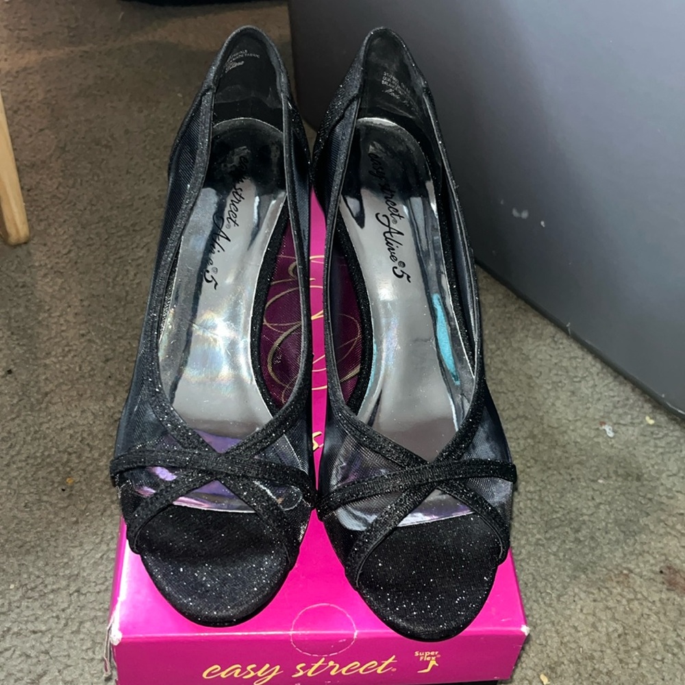 Easy Street Alive@5 Black Picaboo Mesh pumps.